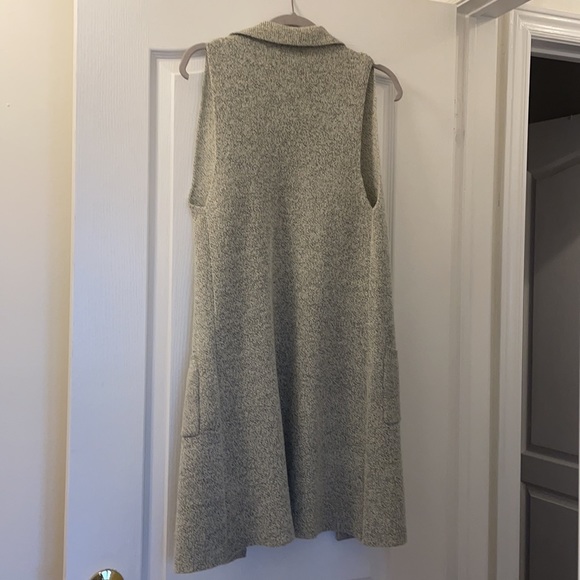 Grey Sleeveless Poncho!! - Picture 4 of 4